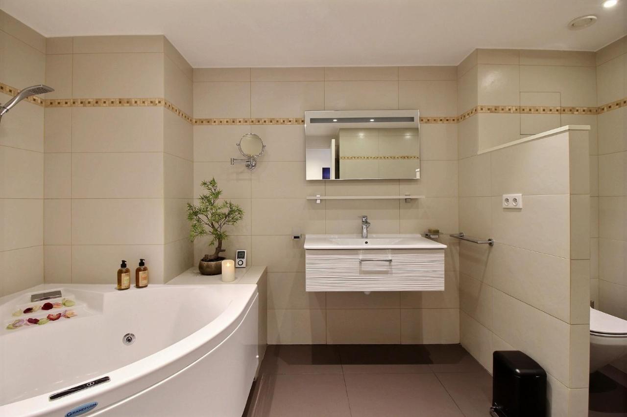 Assia & Nathalie - Luxury B&B Marais Paris Exteriör bild